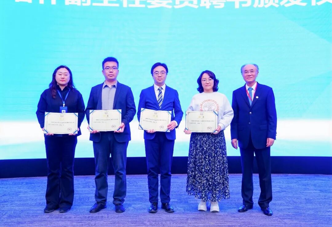 2026-7-28_王刚毅颁发聘书.jpg